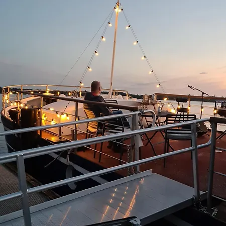 Wohnschiff Commodore Botel