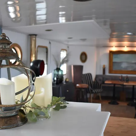 Wohnschiff Commodore Botel