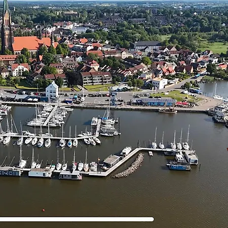 Botel Wohnschiff Commodore