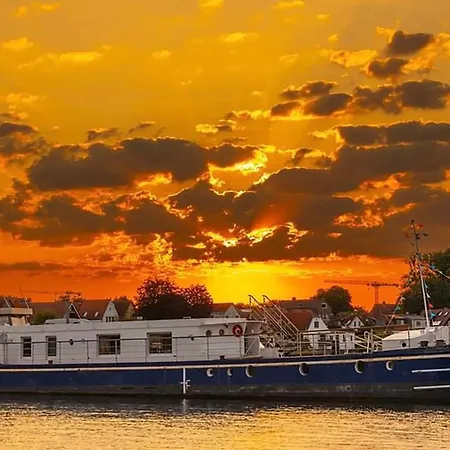 Wohnschiff Commodore