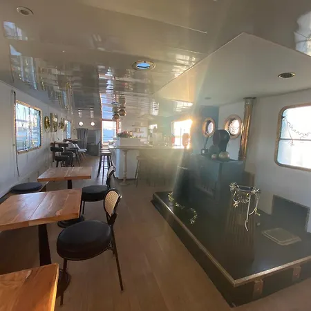 Wohnschiff Commodore Ботель *