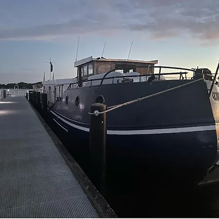 Wohnschiff Commodore