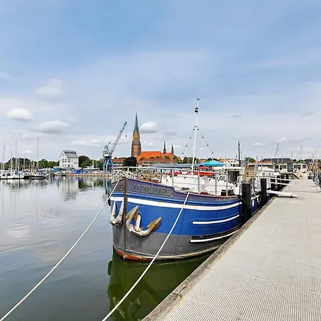 Wohnschiff Commodore