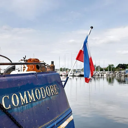 Botel Wohnschiff Commodore