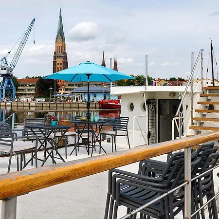 Wohnschiff Commodore Botel Schleswig