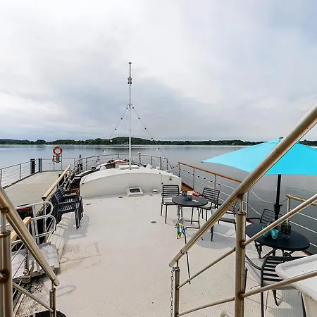Wohnschiff Commodore * Schleswig