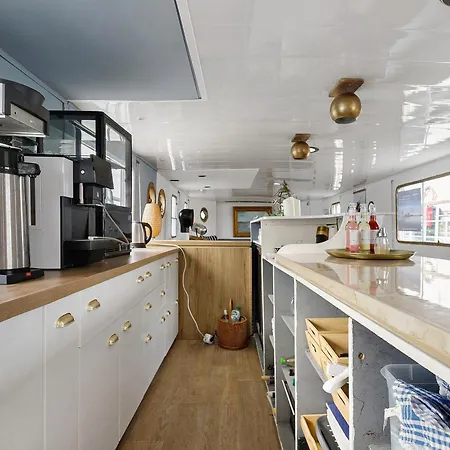 Wohnschiff Commodore Botel