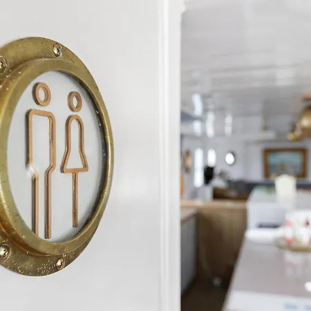 Wohnschiff Commodore Schleswig