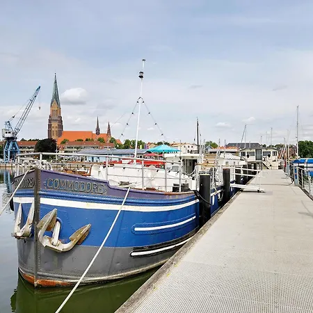 Wohnschiff Commodore Botel Schleswig