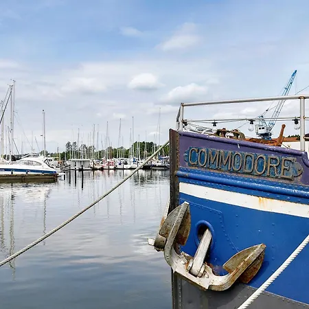 Wohnschiff Commodore Botel