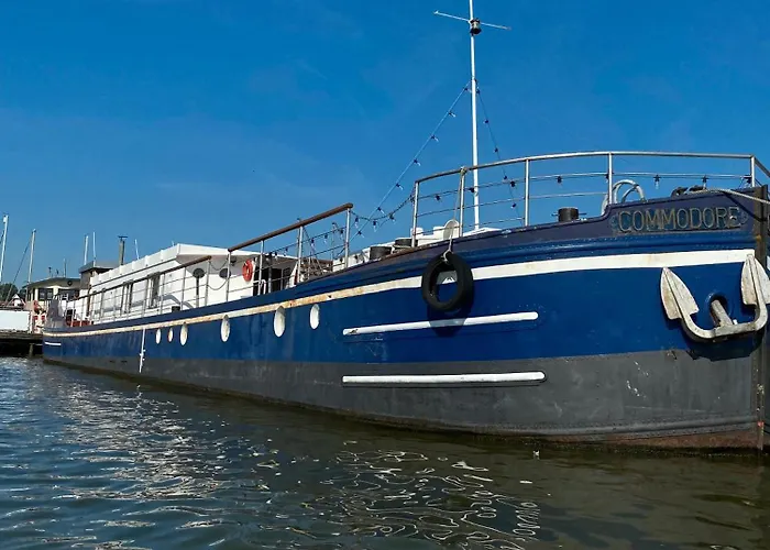 Wohnschiff Commodore * Schleswig