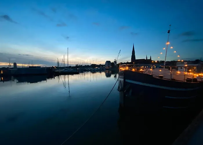 Wohnschiff Commodore Botel *