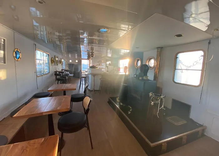 Botel Wohnschiff Commodore Schleswig