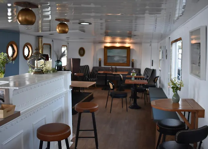 Wohnschiff Commodore Botel *